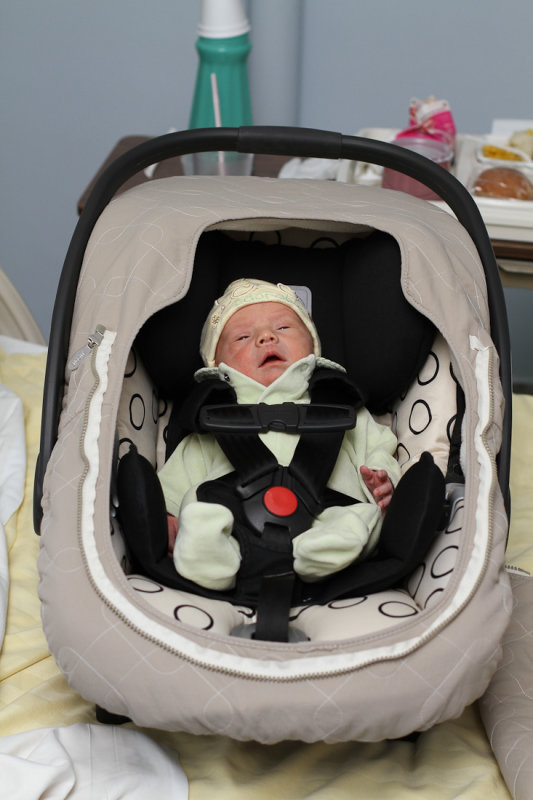 2011-01-29 Noah Coming Home_P015.jpg