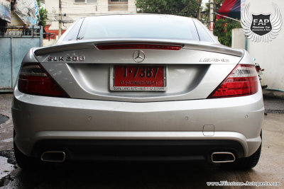 R172 AMG Rear Spoiler.jpg