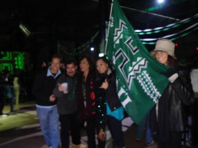 DSC09927-hot-girls-with-my-flag.JPG