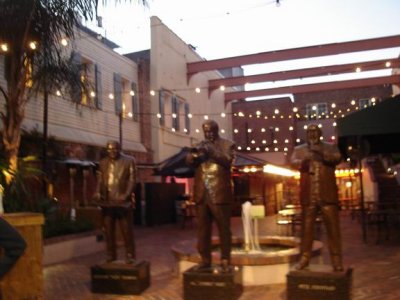 town-jazz-statues.jpg