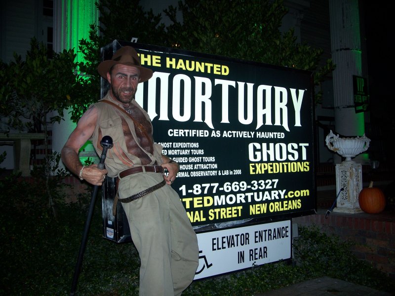 LouisianaBrownMortuarySign.JPG