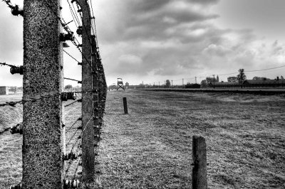 Birkenau_Gate_2.jpg