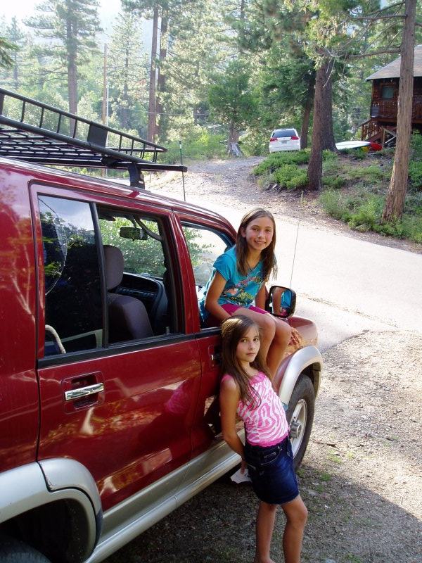 Stella & Haley luv listening to greenday in dads trooper
