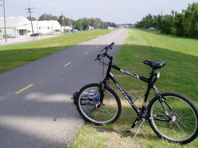 Mississippi River bike path