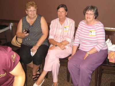 Carolyn,Jane,CarolWall.jpg