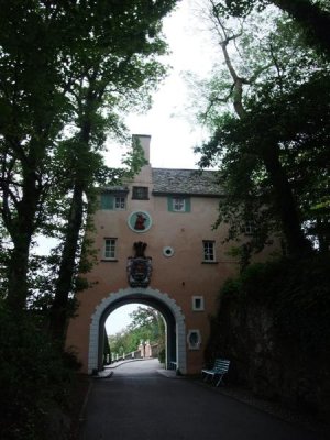Ty Pont - Bridge House -the entrance