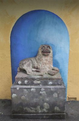 Port Meirion - happy Lion