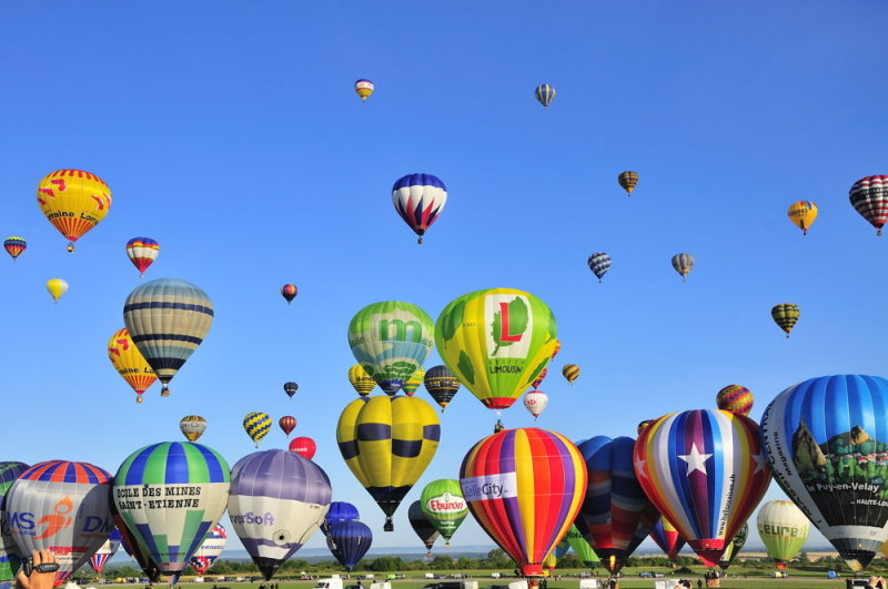 329 ballons dcollent !...