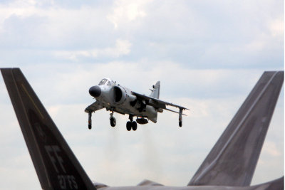 Harrier landing behind F22