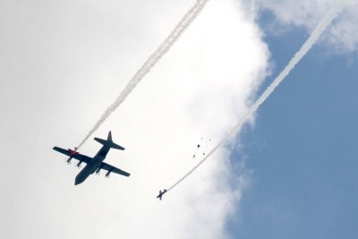 RI ANG C-130J   Black Dagger Army special ops  parachute team