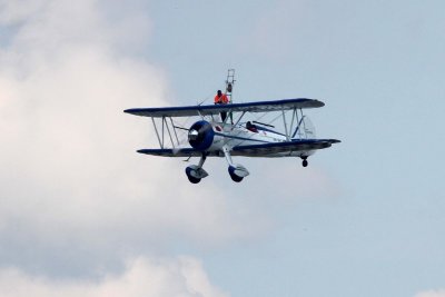 Dave Dacy piloting the Super Sterman and Tony Kazian walking the wing
