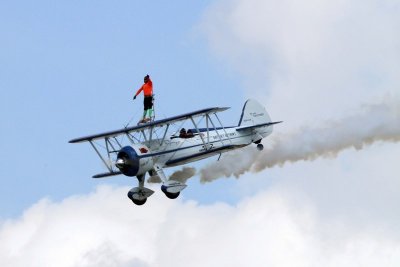 Dave Dacy piloting the Super Sterman and Tony Kazian walking the wing