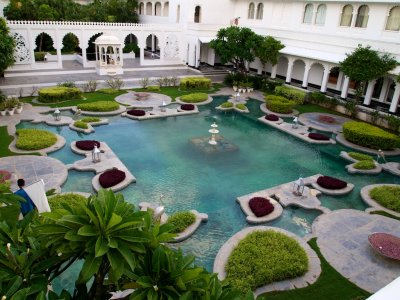 The beautiful fountain within the Lake Palace