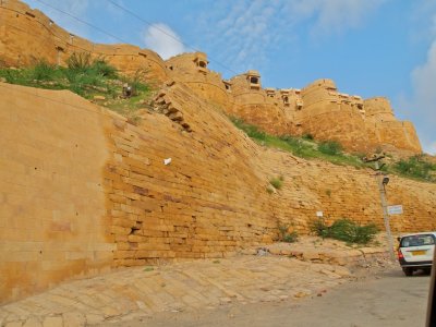 The magnificent approach to the fort