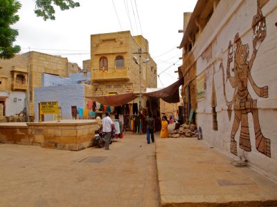 Weaving into the fort lanes.