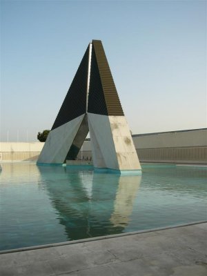 Monumento a los combatientes de Ultramar  langs de Taag in Alges Lissabon