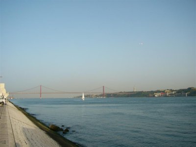 zicht op Ponte 25 de Abril