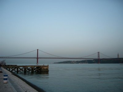 zicht op Ponte 25 de Abril