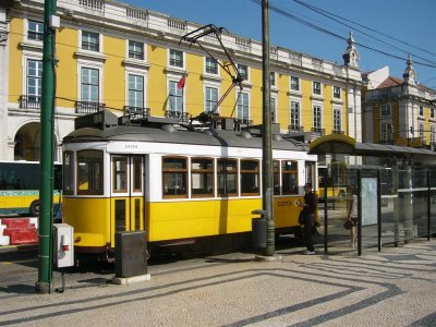 historische tram op Praa da Commercio