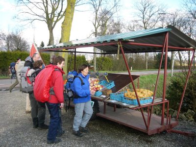 groente/fruit stalletje bij Zoelense Brug