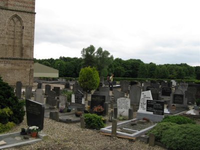 kerkhof bij Hervormde kerk Herveld