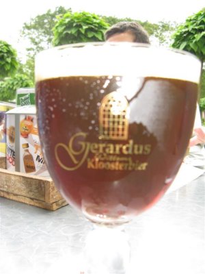 Gerardus biertje uit Wittem op terras De Vers