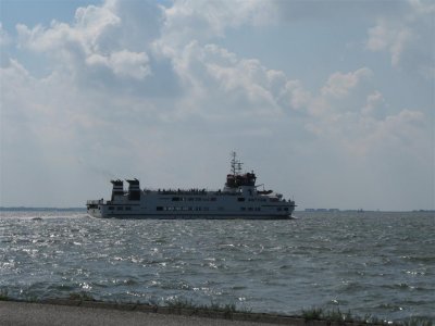 Het veer van de veerhaven van Schiermonnikoog naar Lauwersoog