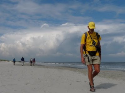 Hans op het strand van Ameland