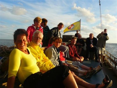 Genieten, we zien hier o.a. Lucie, Hans, Marlies, Marijke, Gary, Gijs, Andr