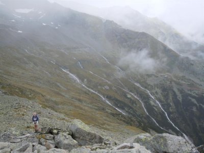 Willem in afdaling Mallnitzer Scharte naar Gieener Htte (rechts in de achtergrond)