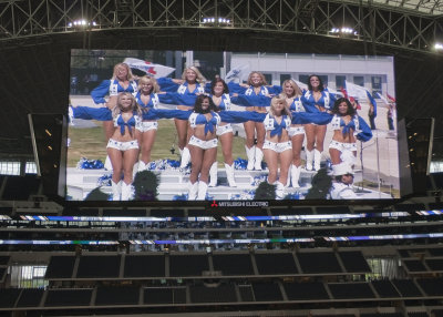 Dallas Cowboy Cheerleaders (8-27-09)