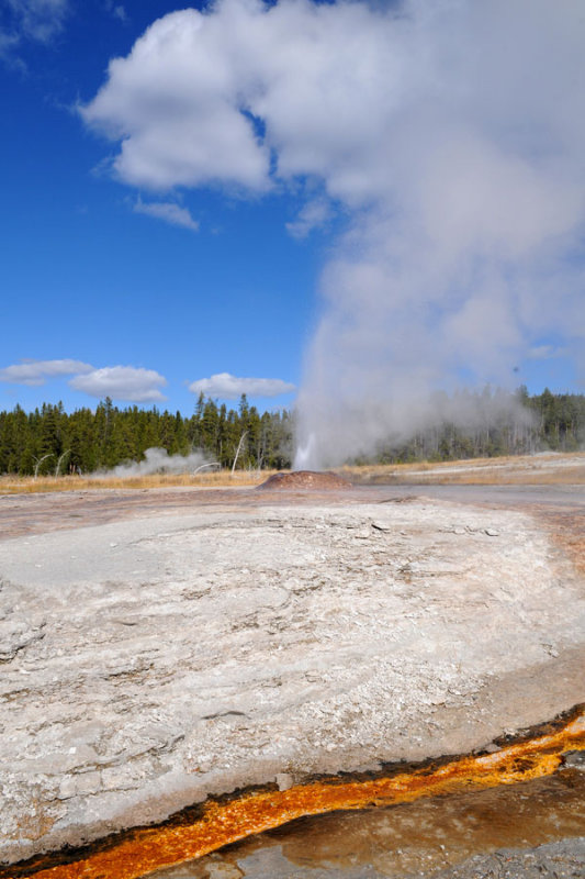 Old Faithful Geyser, erupt