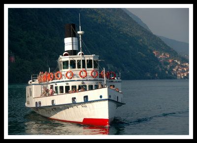 Lago Tour Boat