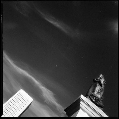 Queen Victoria in the square, Victoria, Adelaide.jpg