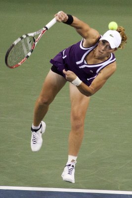 Samantha Stosur serving.