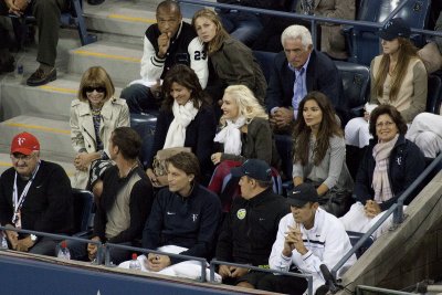 Federer's star-studded player box. Anna Wintour, Gwen Stefani, Gavin Rossdale, and I'm pretty sure that's Thierry Henry.