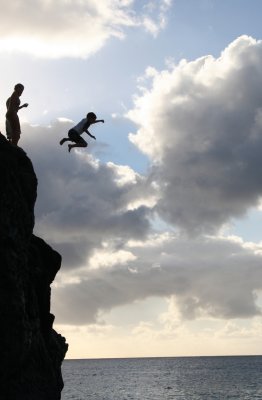Carson conquers the Waimea Jumping Cliff