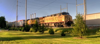 UP 7256 heads southbound