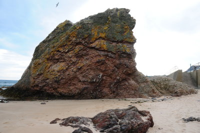 Rock formation at Cullen 1757.JPG