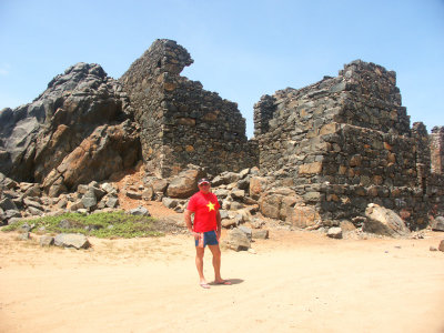 Dave standing in front of the ruins 14.10.2003