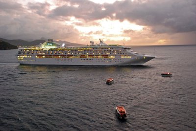 An ocean liner passing the tenders