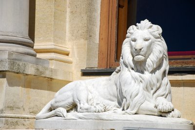 One of the many stone statues at the palace