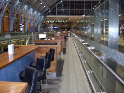 Champagne and oyster  bar Eurostar Terminal