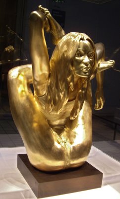 Kate Moss pure gold by Marc Quinn