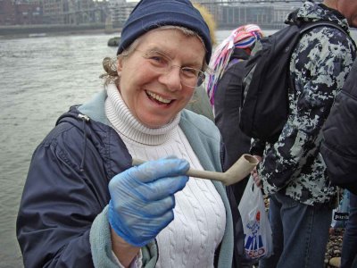 Genuine 17c clay pipe