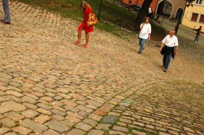 How NOT to walk up a cobblestone hill! Heels + Cobblestone= Gonna fall- breaka u ankle!