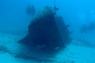H86--Underwater St Maarten, The Bridge site wreck