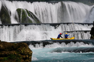25 STRBACKI BUK waterfall, kayakers on Una River