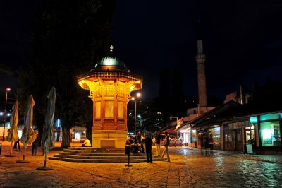 30 SARAJEVO, Bascarsija fountain at night