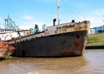 rusted out ship on Rio El Tigre
